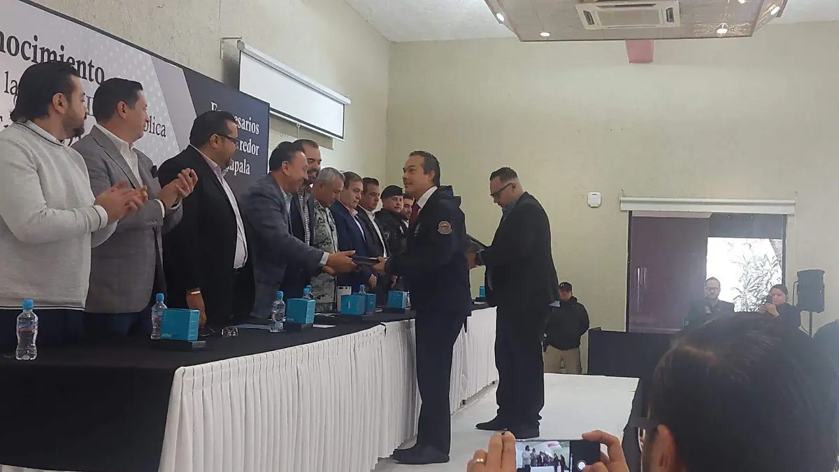 Reconocimiento a policías por parte de empresarios del corredor Chapala